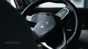 Steering wheel steering with multifunction controls, ergonomic design, and premium interior for precise handling and driving comfort.